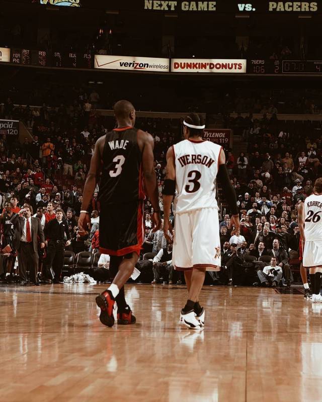 后仰跳投 后仰跳投